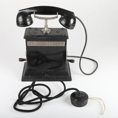 Starožitný telefon L.M. Ericson