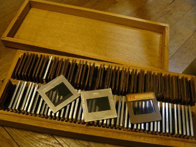 Krabička se sadou diapozitivů, lakovaná dřevěná, Německo 50-60 léta