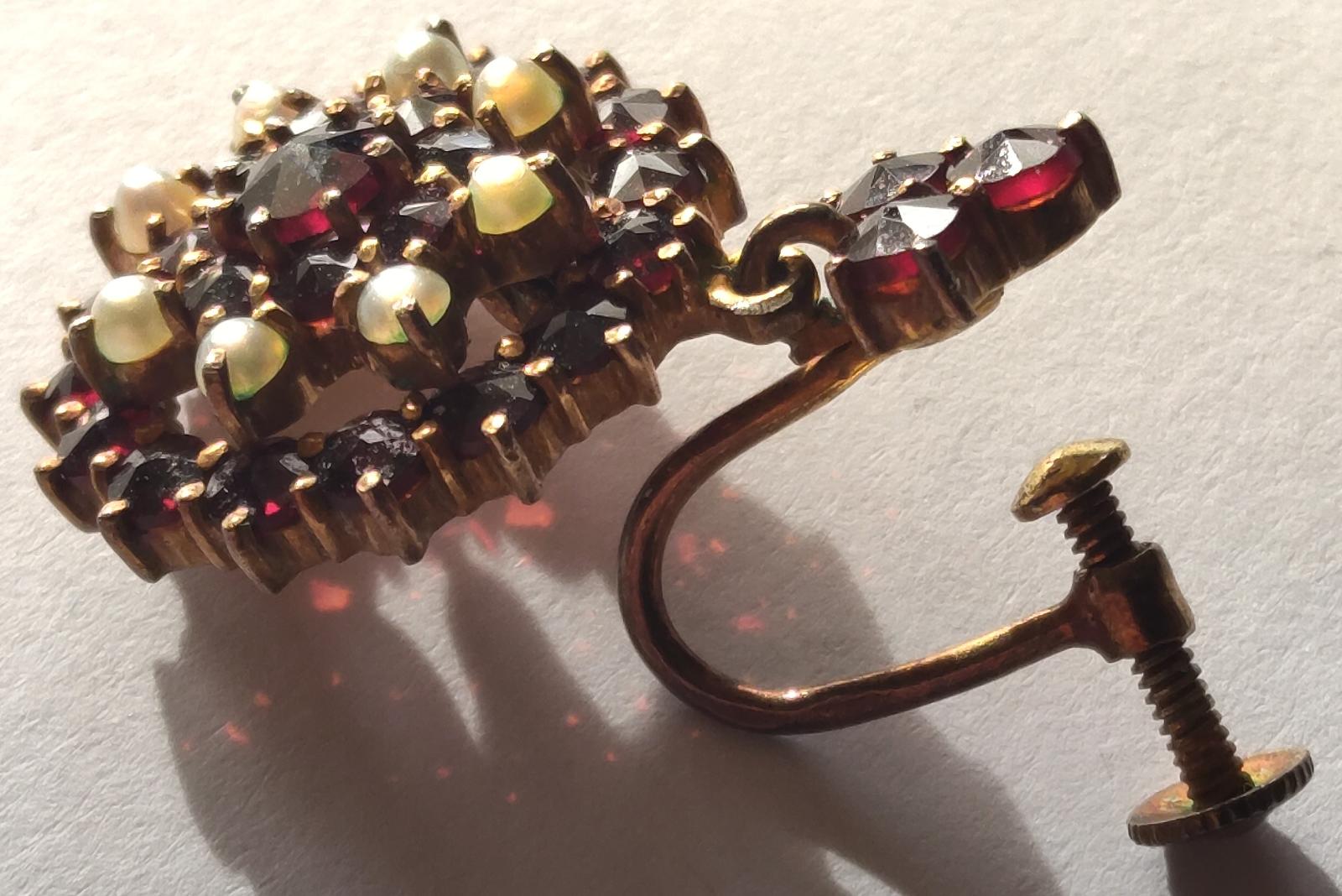Starý Granátový stříbrný šperk - Ušní spona s bílými korálky - Šperky