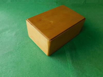 Krabička dřevěná lakovaná s víkem 13,5 x9 x 6,2 cm 