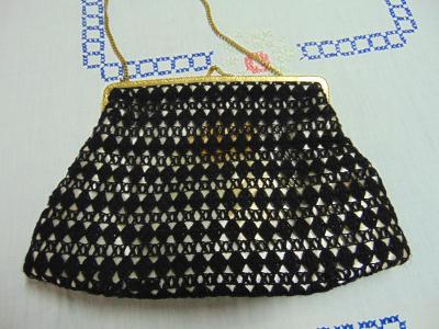 Černá kabelka z háčkované krajky z babiččiny truhly - 147