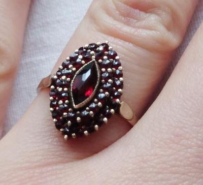 Granátový prsten starožitný z 50 tych let v perfektním stavu 