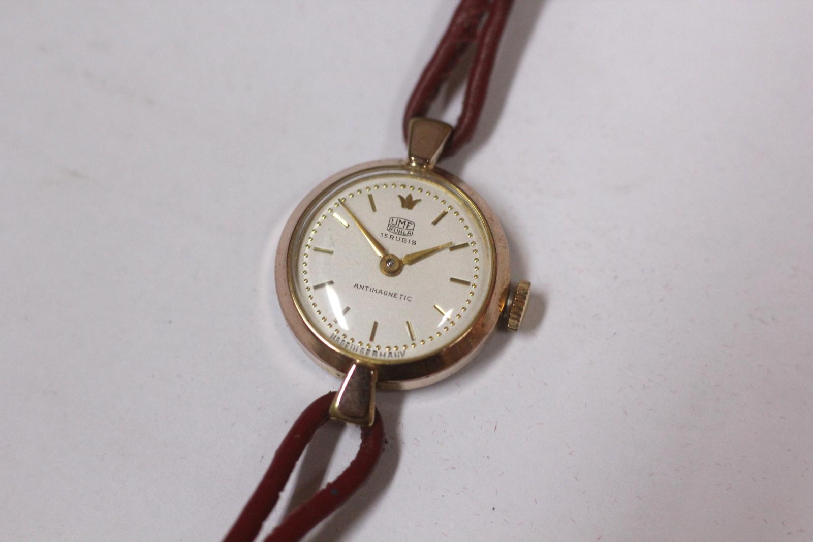 dámske hodinky UMF Ruhla, biely číselník, funkčný - Starožitnosti