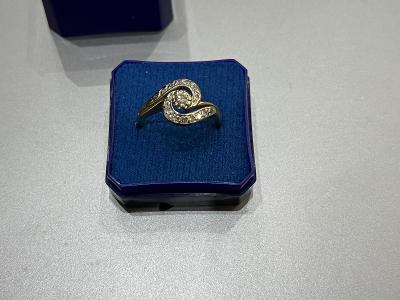 zlatý briliantový prsten