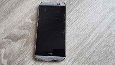 HTC One M8 na náhradní díly.