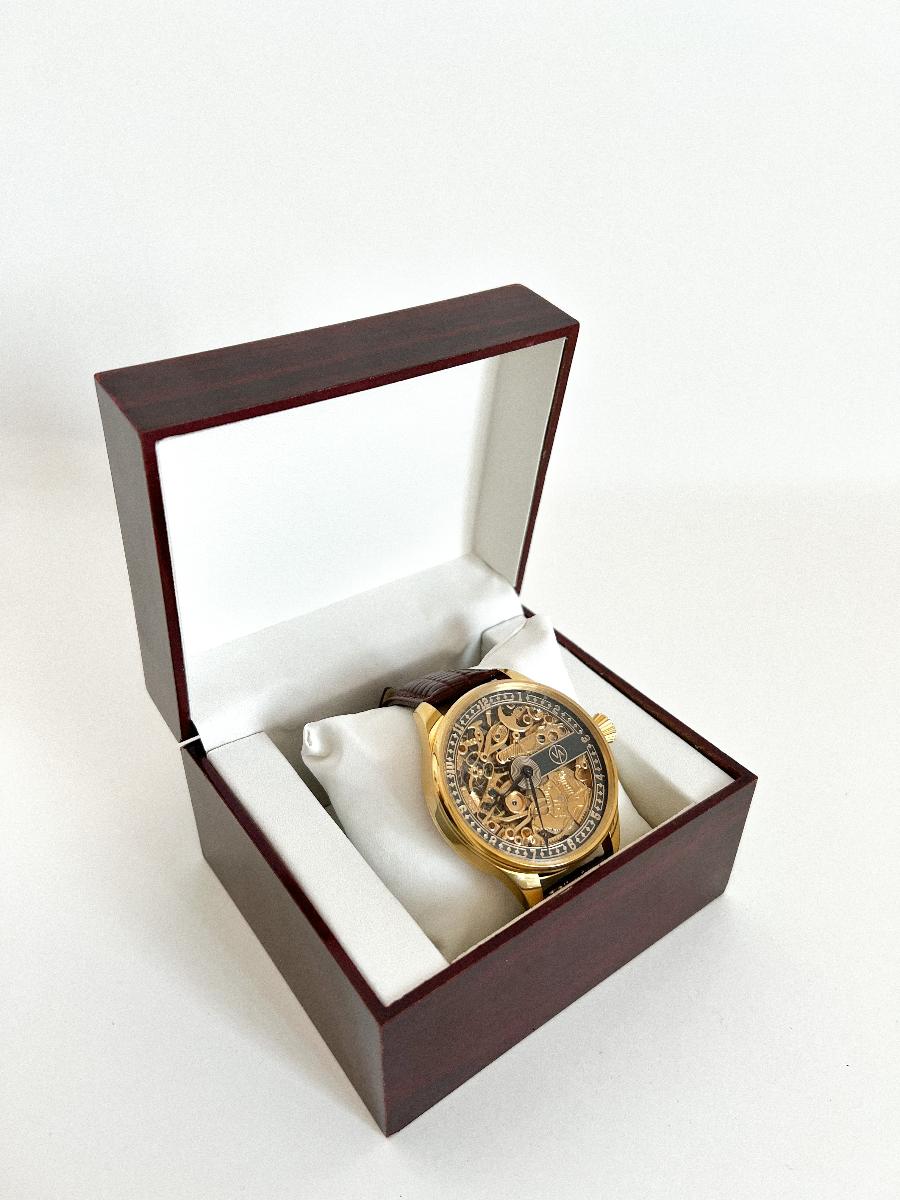 Charitativní aukce Vasky: Luxusní švýcarské hodinky ZENITH 1900 „VASKY - Šperky a hodinky