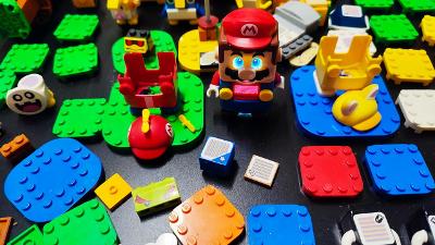 LEGO akční postavička Super Mario Bros + mix dílků a kódů