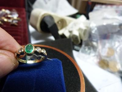 RARITA nádherný zlatý prsten se smaragdem a brilianty