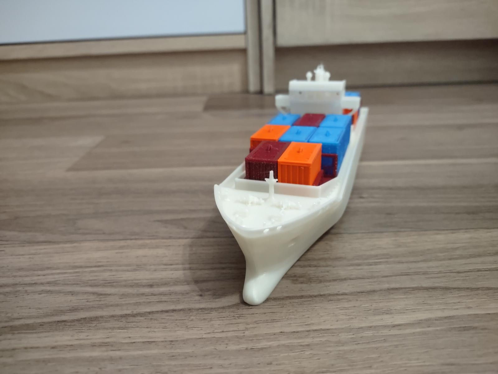Plovoucí model obří kontejnerové lodi - Emma Maersk - Modely lodí, bojových plavidel