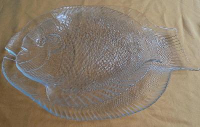 Dve sklenené misy, tácky v tvare ryby, 36 a 26 cm