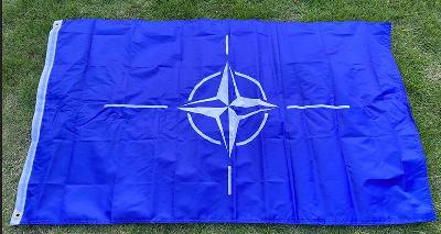 Vlajka NATO Severoatlantická al. Rozměr 90*150 cm. Materiál polyester.