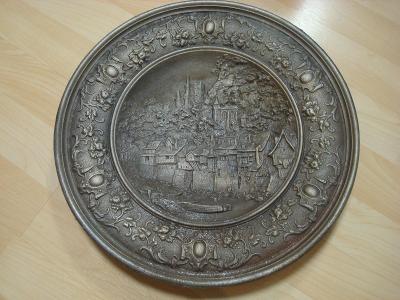 👍 Starožitný kovový veliký talíř k zavěšení, 34,5 cm !