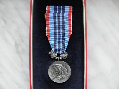 Medaile Ag ZA PRACOVNÍ VĚRNOST ČSSR 28. října 1987 + certifikát
