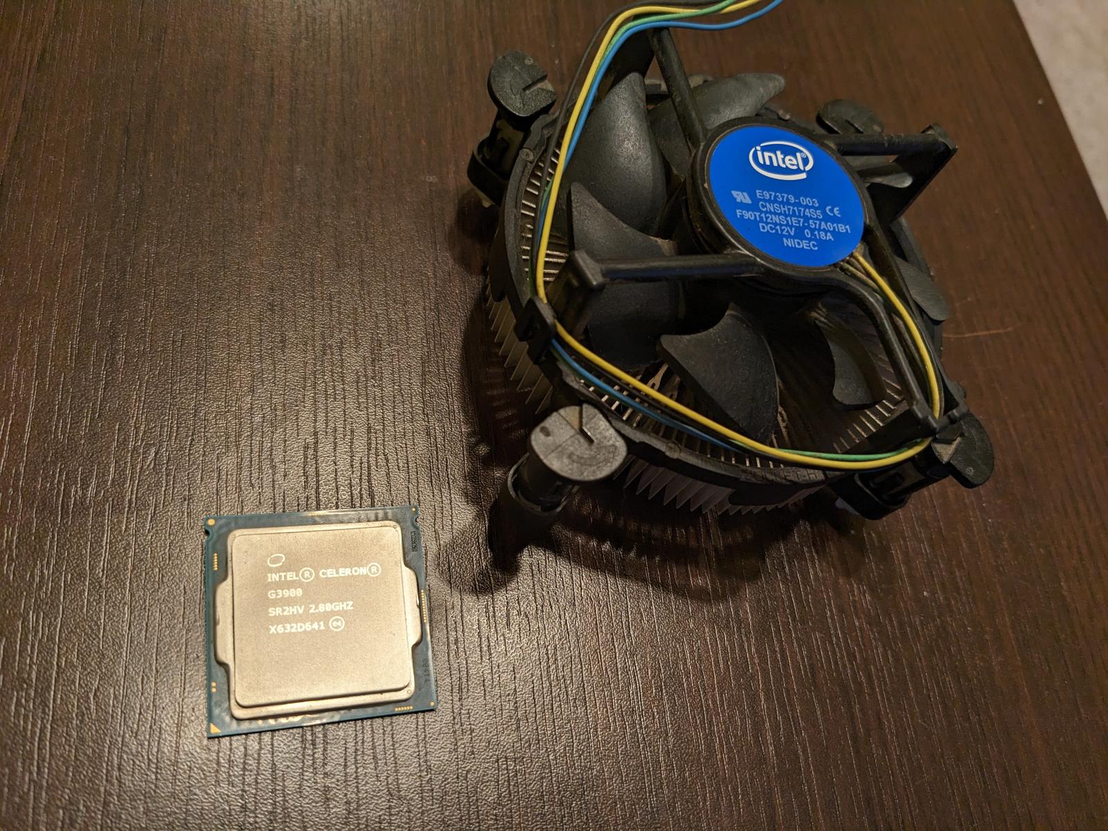 CPU Intel Celeron G3900 + originálny chladič - Počítače a hry