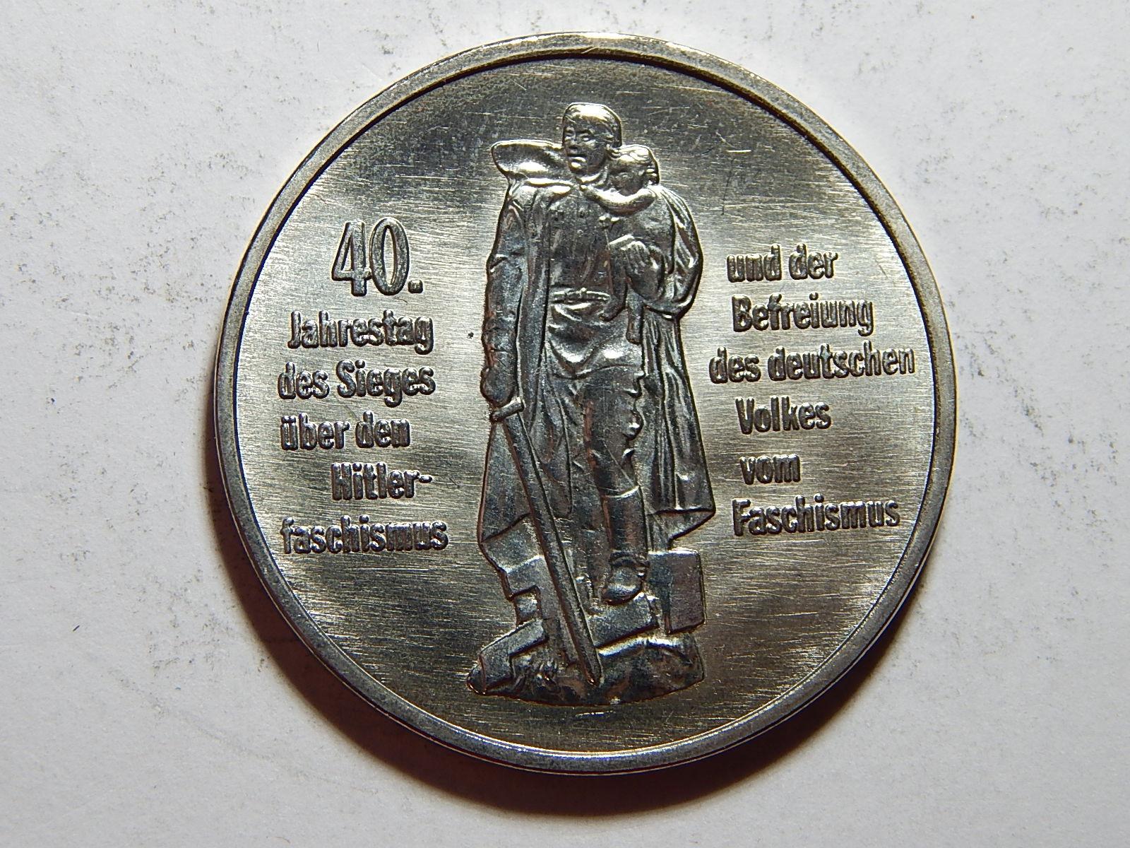 Nemecko DDR 10 Mark 1985 A 40 Jahre Faschizmus UNC č36479 - Numizmatika
