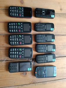 11x Staré tlačítkové Mobilní telefony na ND 