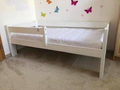 Postýlka - dětská postel 70x140 cm s ohrádkou, včetně matrace