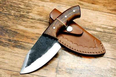 23/ Lovecky nůž. Nůž z vysoce uhlíkové oceli 1095. Bushcraft