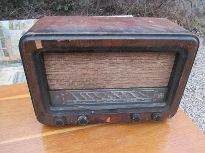 Nabízím staré dřevěné radio Tesla Romance 1948-1949. 