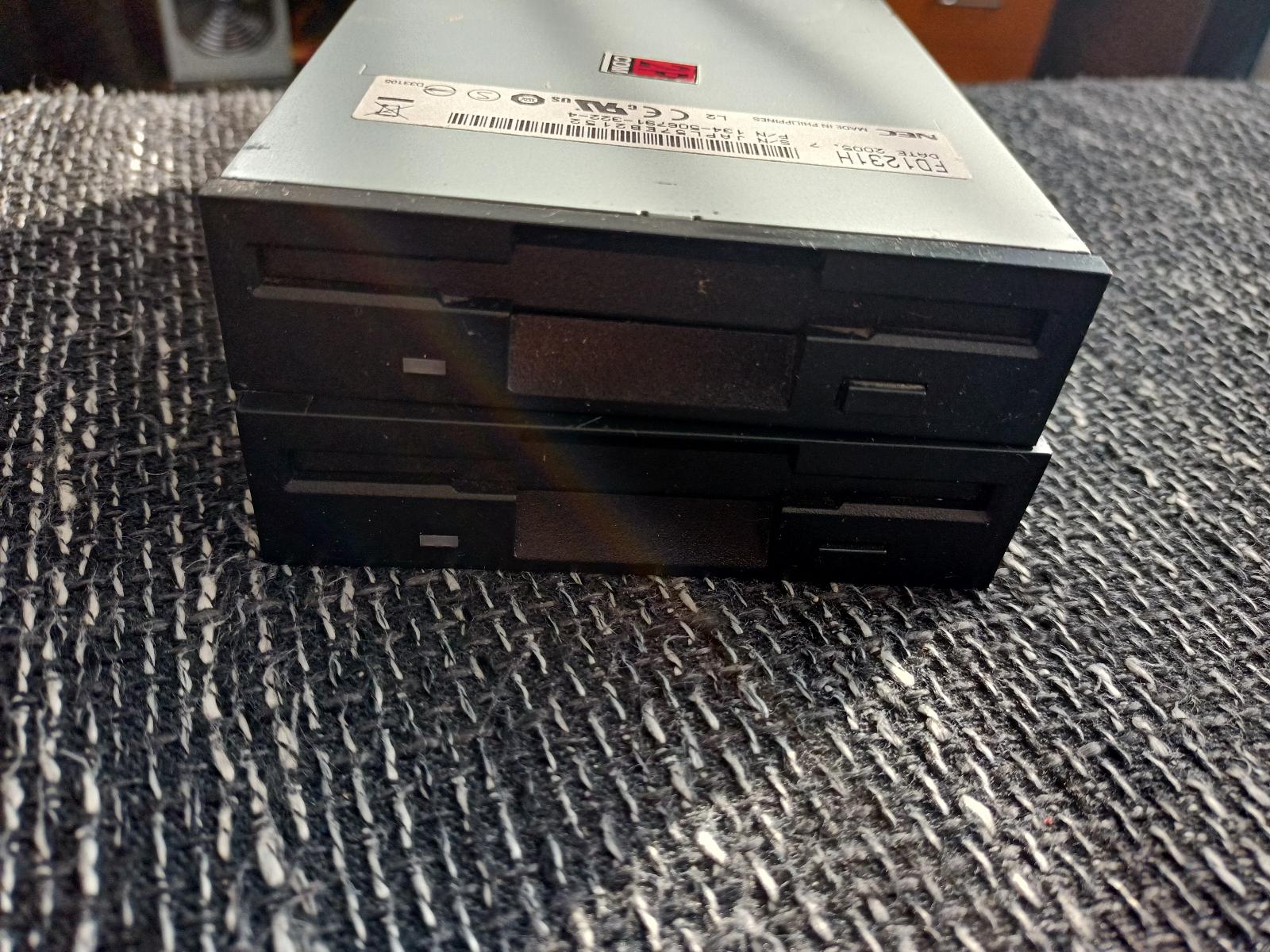 FDD Disketová mechanika NEC FD1231H 3,5" farba čierna ....funkčná - Počítače a hry