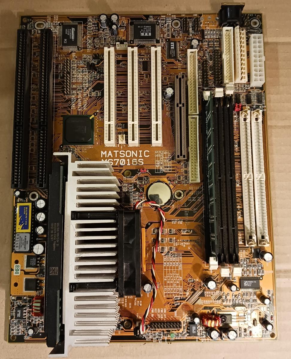 Historický PC Motherboard + CPU INTEL PENTIUM III + DIMM 64MB 90. roky - Počítače a hry