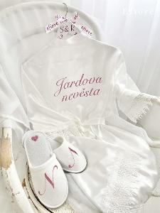 Luxusní bílý saténový župan pro nevěstu s krajkou - nápis na přání