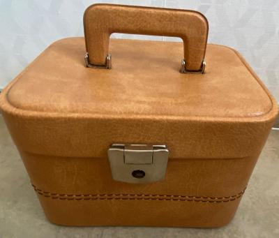 :-)koženkový kosmetický, kufřík, kufr v.19cm,h.20,5cm,d.26,5cm