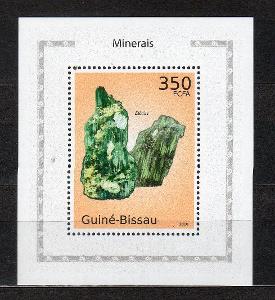 { K2/158 } - GUINEA BISSAU ** - BLOK DE LUXE - MINERÁLY - CTI PODMINKY
