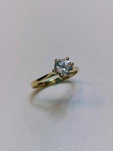 Zlatý dámský prsten s bílým zirkonem