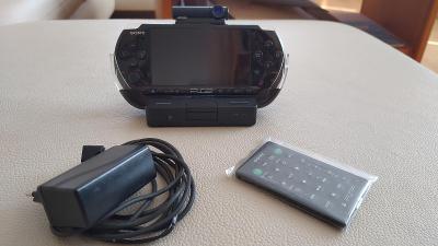 SONY PSP s kamerkou, dockovací stanicí a dálkovým ovládáním