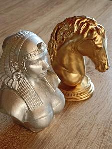 Stříbrná Kleopatra a zlatý kůn