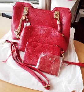 BRAND NEW 4 Pieces RED Handbag Set (ÚPLNĚ NOVÁ 4  sada  kabelek)