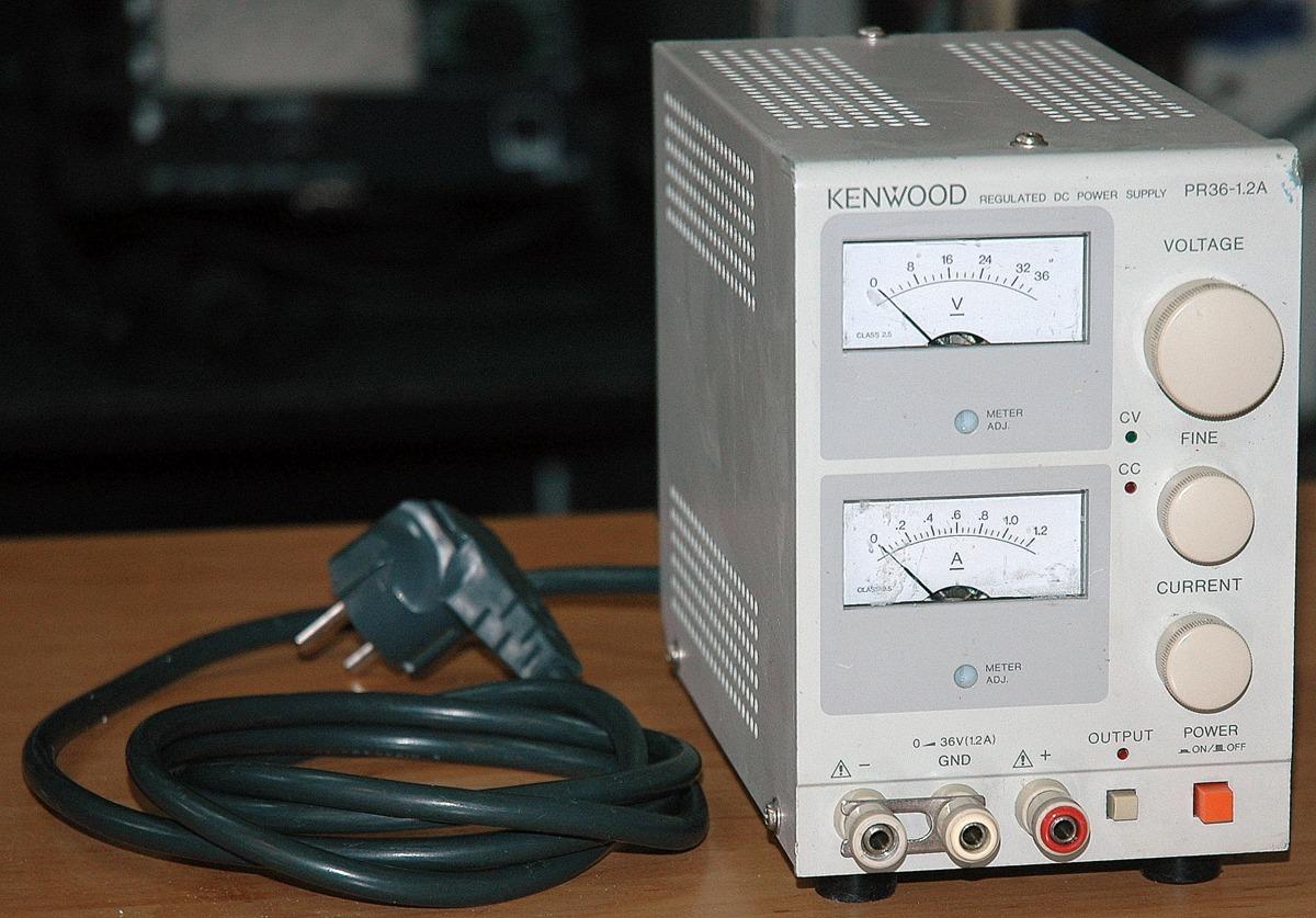 Kenwood PR36-1,2A transformátorový regulovatelný DC zdroj  - Elektro