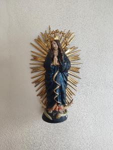 Prastará dřevěná socha panna Maria 