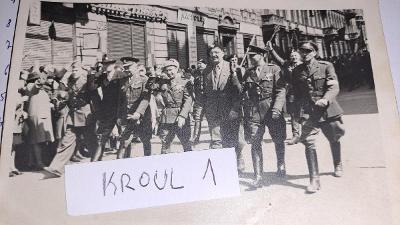 Oslava 1945 dustojnici partyzáni