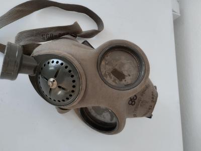 ČS Plynová maska chemický ústav, značená RR