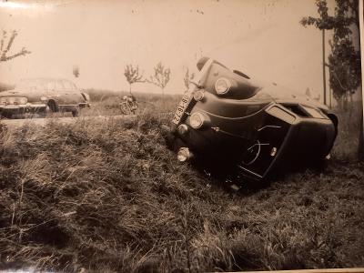 Sada historických fotografií dopravních nehod - T 87, Tatraplan, ...