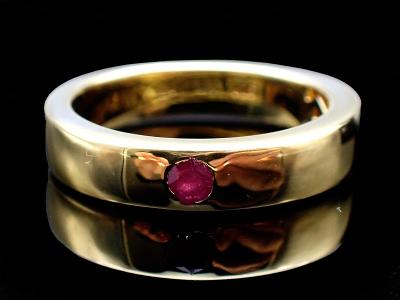 Stříbrný prsten- přírodní rubín