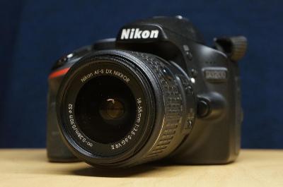 Nikon D3200 se setovým objektivem  18-55 G II