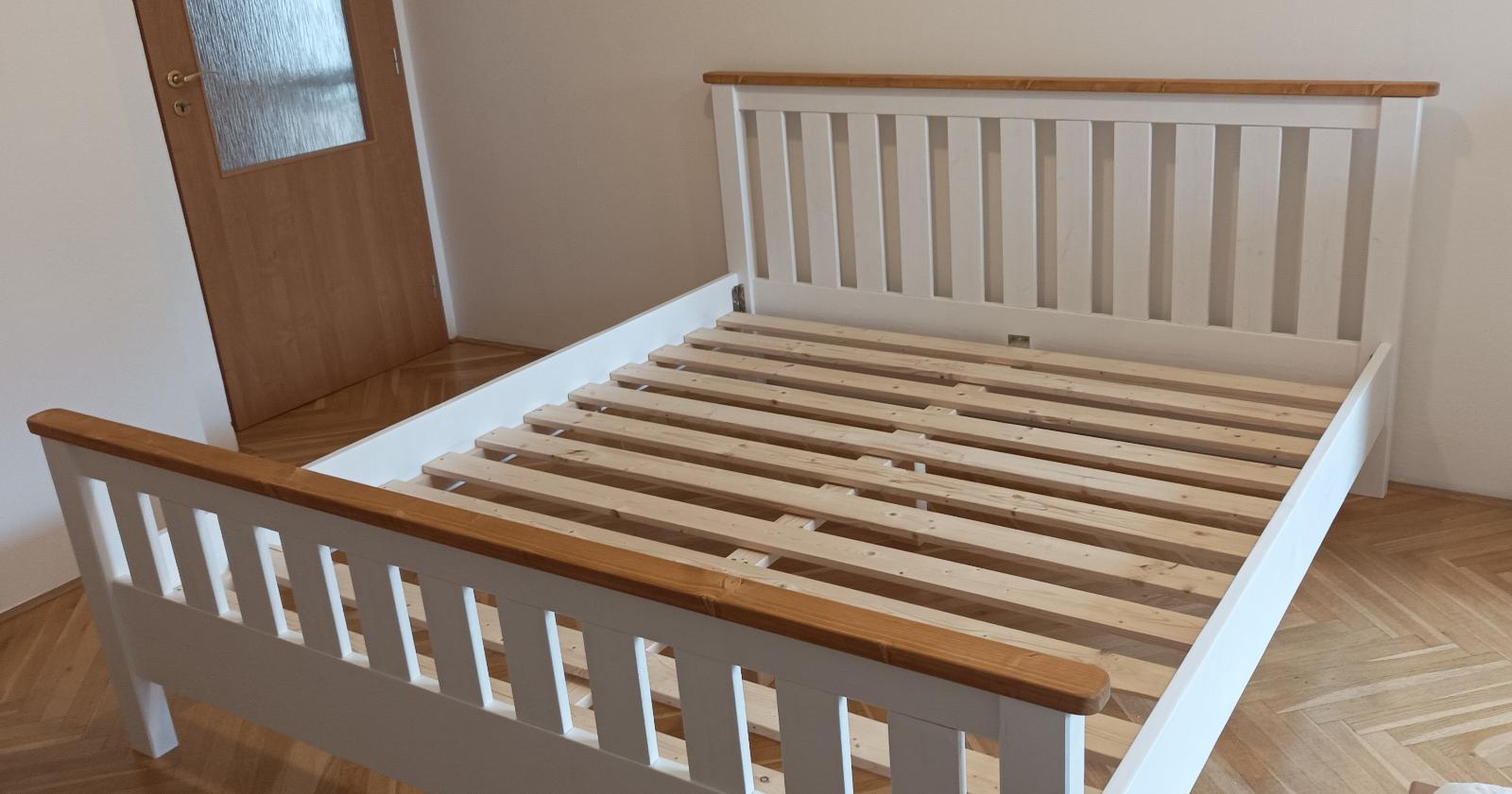 Dřevěná bílá masivní postel 180x200 včetně roštu - Ložnice