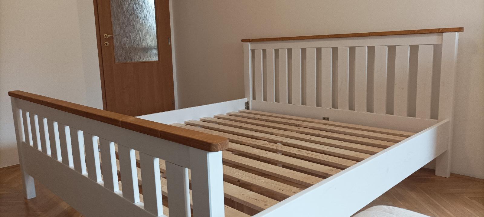 Dřevěná bílá masivní postel 180x200 včetně roštu - Ložnice