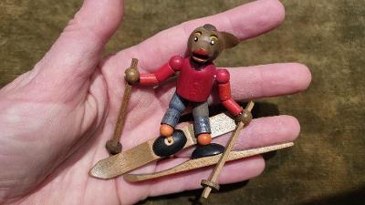 Stará dřevěná figurka - pejsek/lyžař 