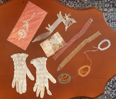 Textilní dekorace STAROŽITNÉ palička a háčkovane