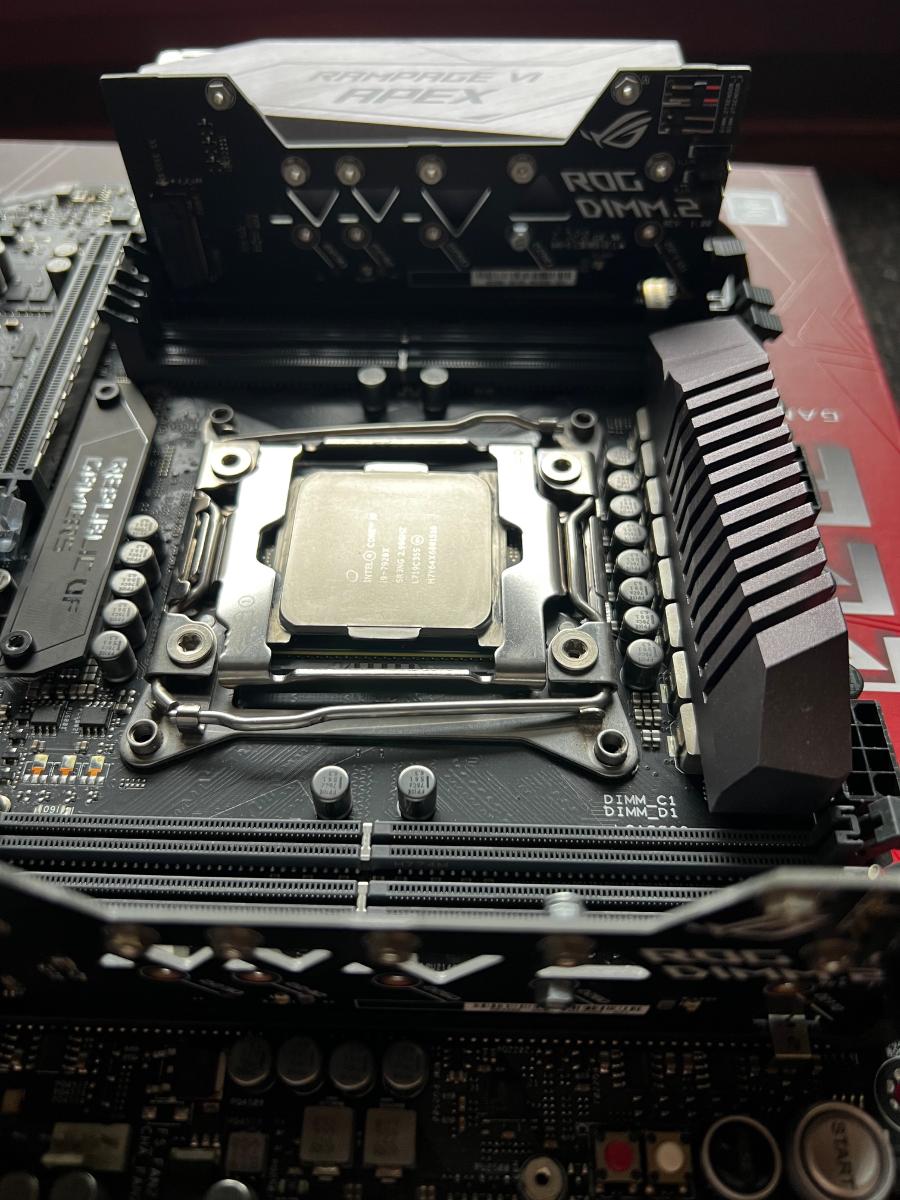 Intel core i9 7920x se základní deskou ASUS Rampage VI Apex | Aukro