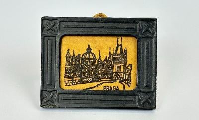 Malý kožený obrázek suvenýr turistický předmět Praga Praha