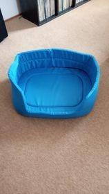 pelíšek pro psa vnitřní rozměry cca 70x60x20 modrý