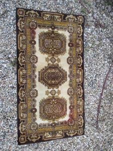 Nabízím starožitný perský koberec. 
