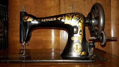 Starý šicí stroj SINGER