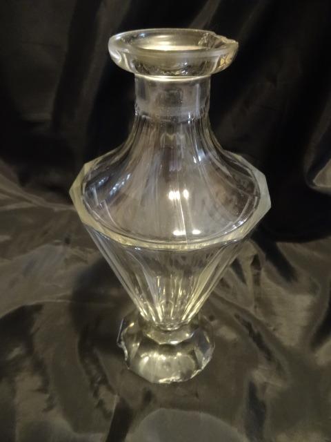 Karafa váza štýl Moser Art Deco hranená poškodená 19cm - Starožitnosti