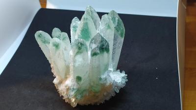 křišťál fantom zelený krystal z laboratoře - 549g - Čína